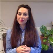 Profesora certificada de español que da clase a todos los niveles, incluyendo preparación de exámenes
